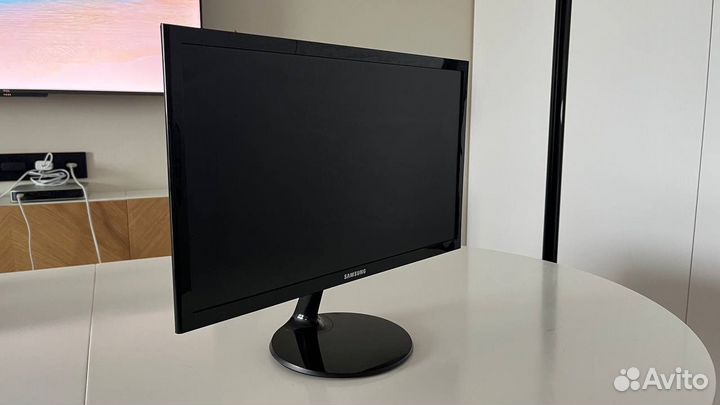 Монитор Samsung 19 дюймов, ips матрица