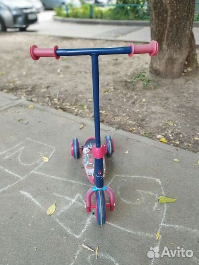 Самокат трехколесный