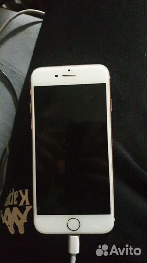 Телефон iPhone 8