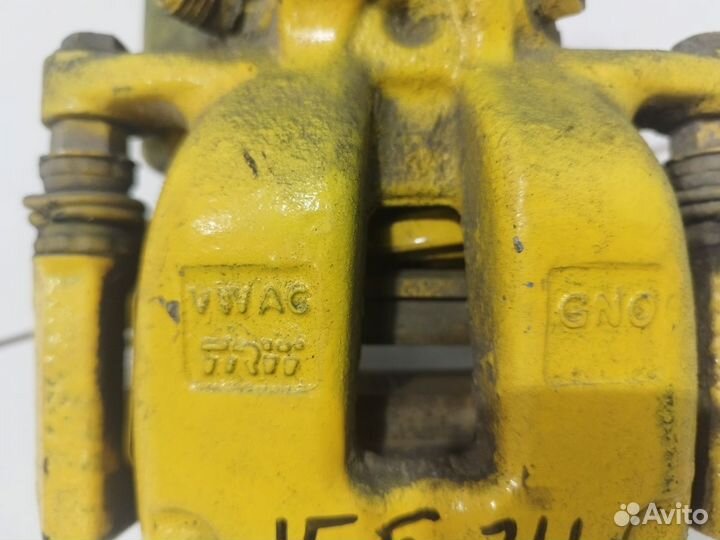 Суппорт тормозной задний правый Passat B6