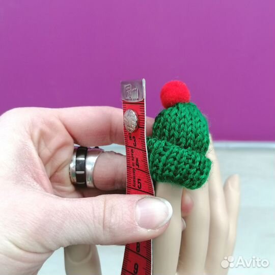 Новая маленькая вязанная шапочка