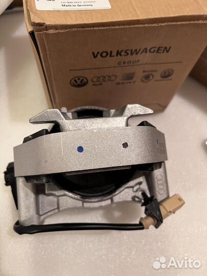 Опора двигателя левая правая 4G0199381NT