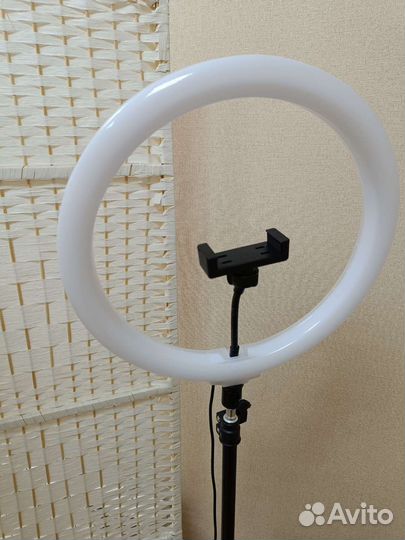 Кольцевая лампа со штативом