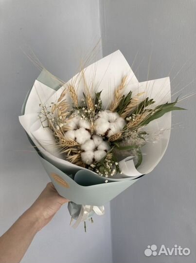 Букет из сухоцветов с хлопком и эвкалиптом