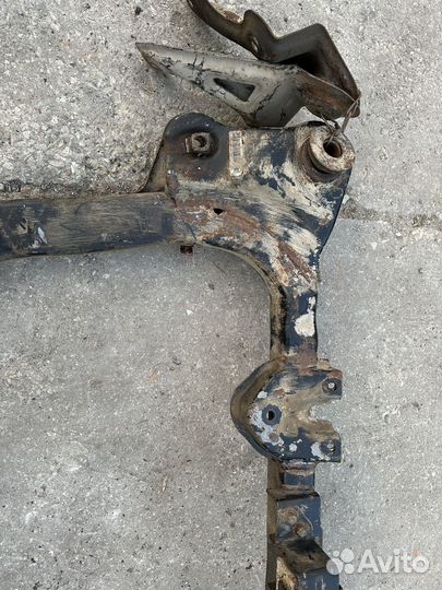 Подрамник Kia Carnival 2 2007г