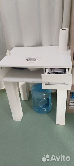 Маникюрный стол с вытяжкой