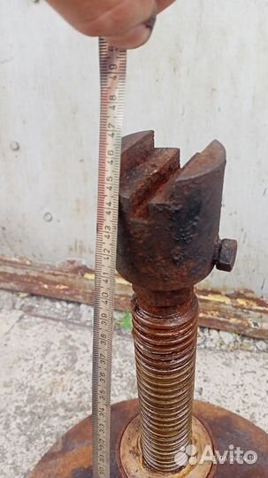 Домкрат, винтовая опора