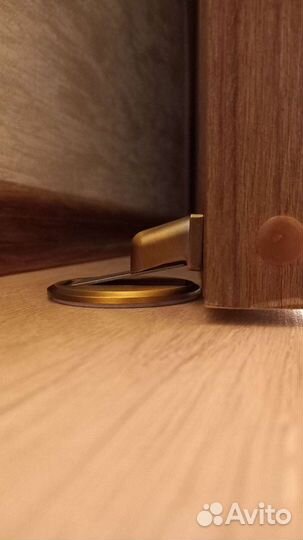 Магнитный упор для двери