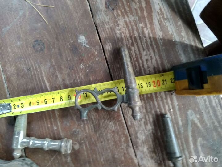 Детали для старинного самовара и умывальника