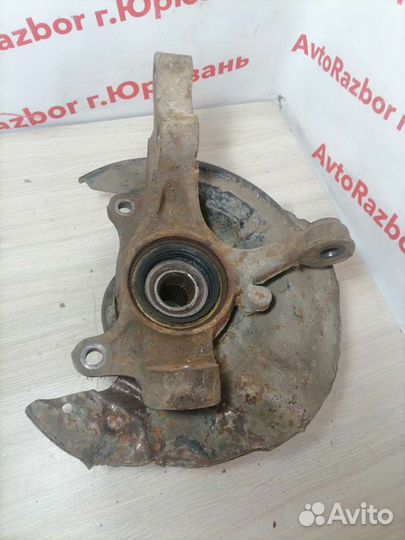 Поворотный кулак правый Toyota Carina E