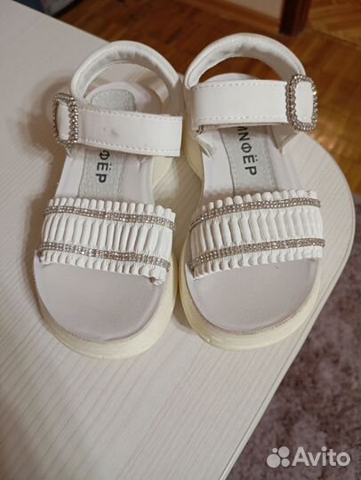 Сандалии для девочки
