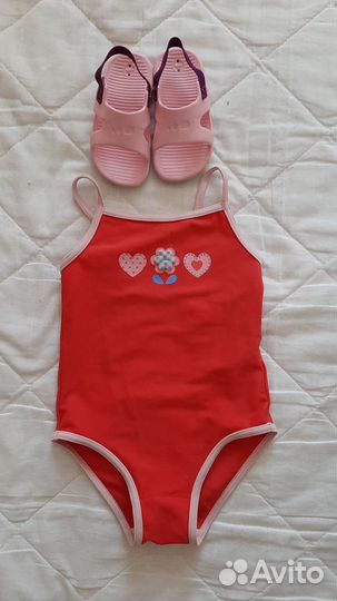 Купальник и сланцы на 1-2 года