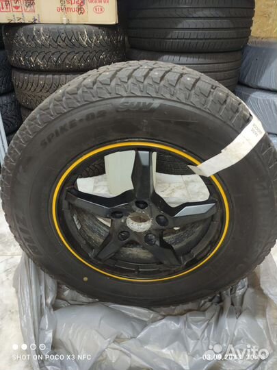 Bridgestone Blizzak Spike-02 215/65 R16 98T