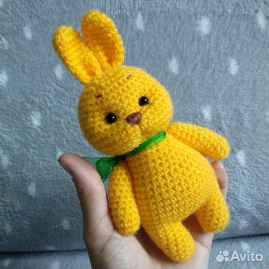 Вязаные игрушки зайчики