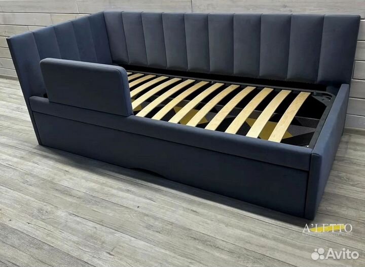 Детская кровать с мягкими бортиками