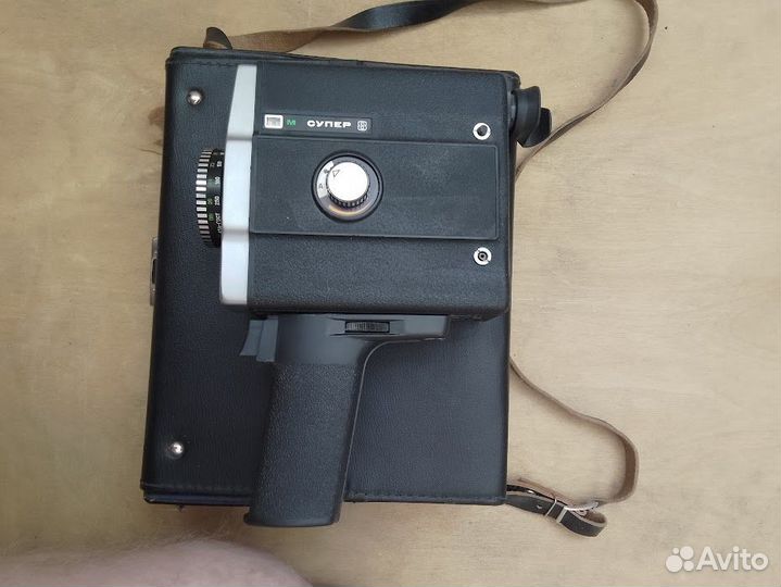 2 фотоаппарата и 2 кинокамеры