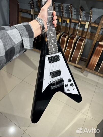 Электрогитара Caraya E235BK (стрела)