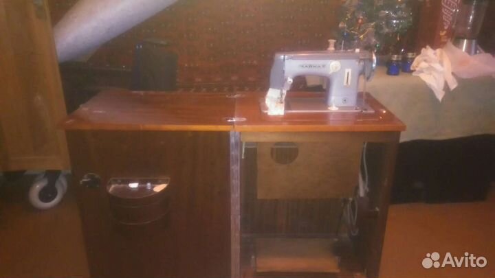 Швейная машинка Чайка