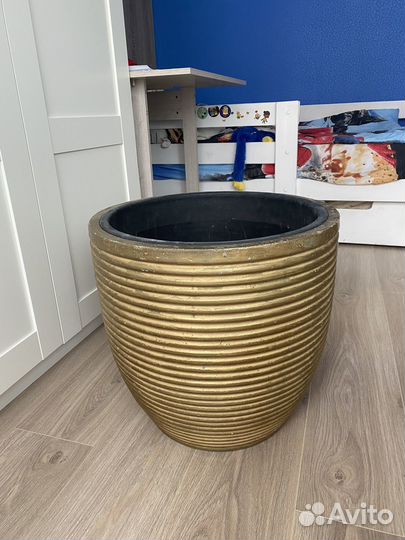 Кашпо золотистое