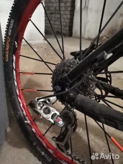 Cube reaction top 26” frame 18”