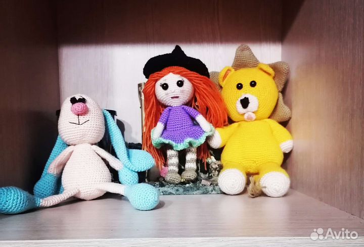 Вязаная игрушка ведьмочка