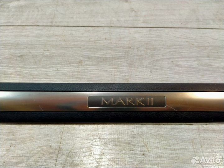 Накладка на порог с надписью передняя правая