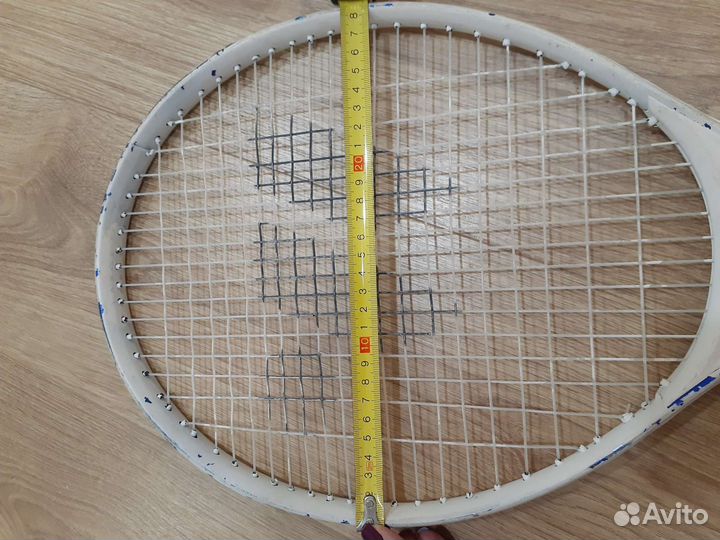 Две теннисные ракетки