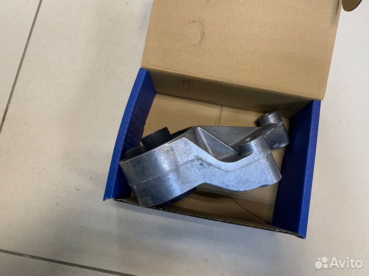 Опора двигателя передняя Astra H 2005 - 2013