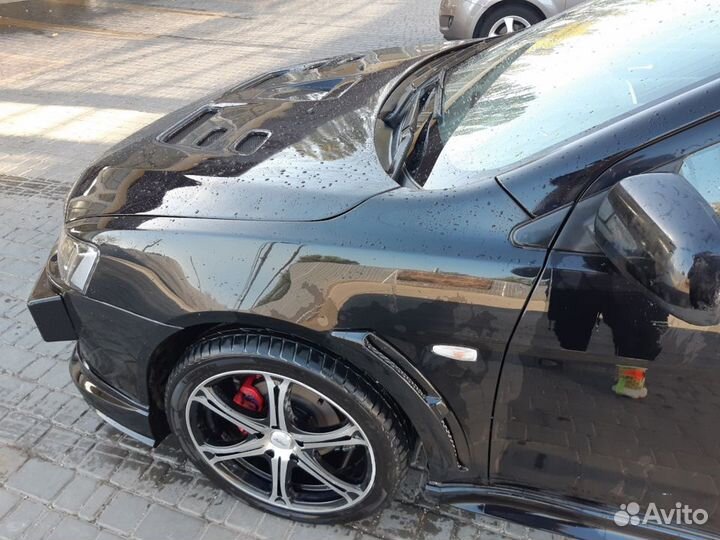 EVO рестайлинговый капот на Mitsubishi Lancer X