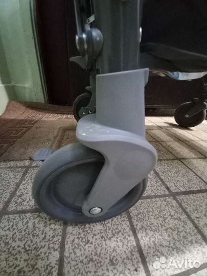 Прогулочная коляска трость новая
