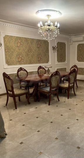 4-к. квартира, 178 м², 3/10 эт.