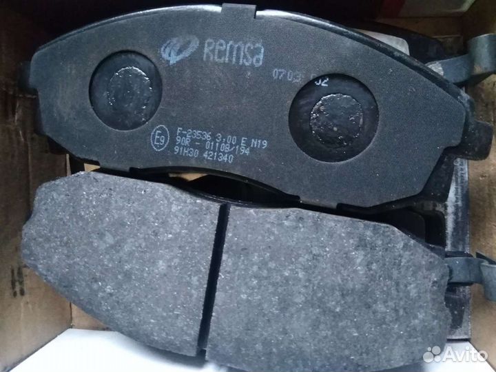 Тормозные колодки Hyndai H-1, Starex