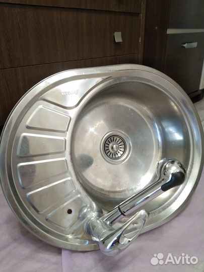 Раковина со смесителем для кухни