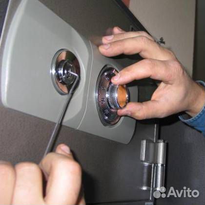 Вскрытие замков дверей автомобилей сейфов