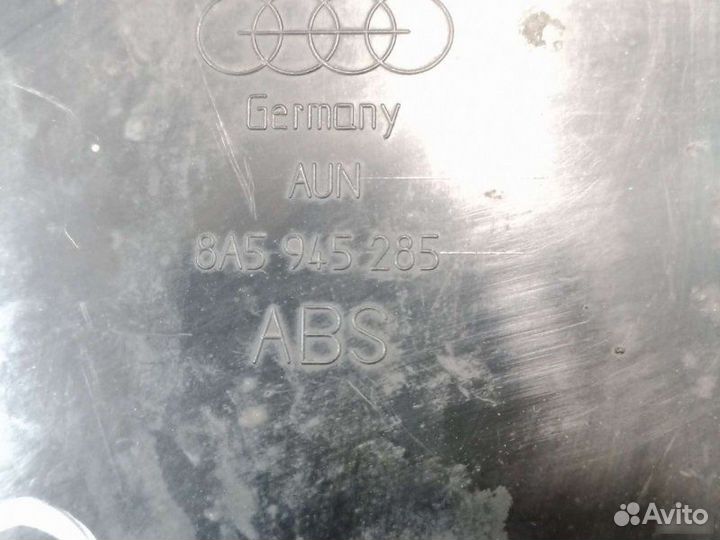 Крышка фонаря Audi 80 B4 седан 2.0I 1992