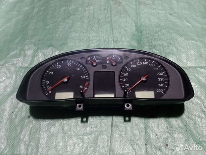 Щиток приборов Volkswagen Passat B5