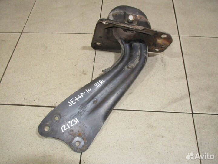 Рычаг задний продольный правый VW Jetta 6 (1B)