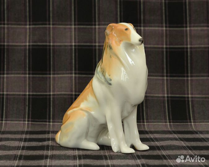 Фарфоровая статуэтка 