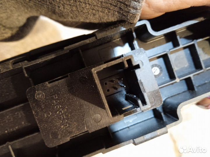 Кнопка стеклоподъемника Citroen C4