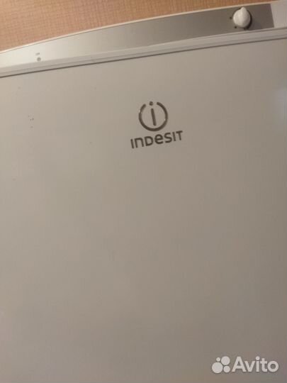 Холодильник indesit