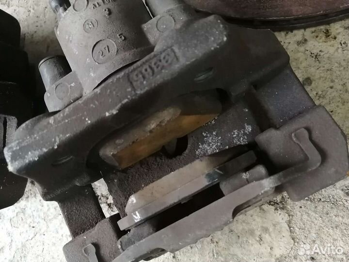 Суппорт задний тормозной диск правый левый bmw e60