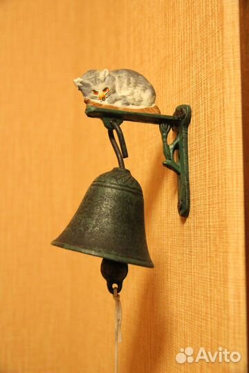 Кошка-колокольчик из металла