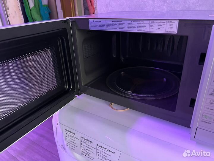Продам многофункциональную микроволновую печь LG