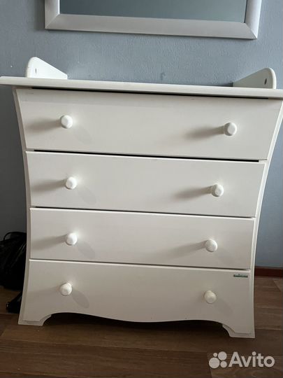 Пеленальный столик и кроватка