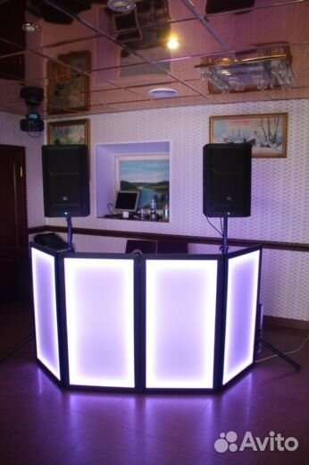 Диджей с Аппаратурой