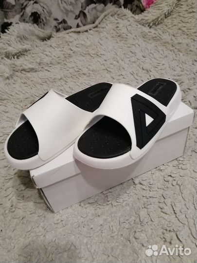 Сланцы женские новые