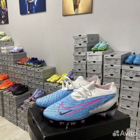 Футбольные бутсы Nike и Adidas