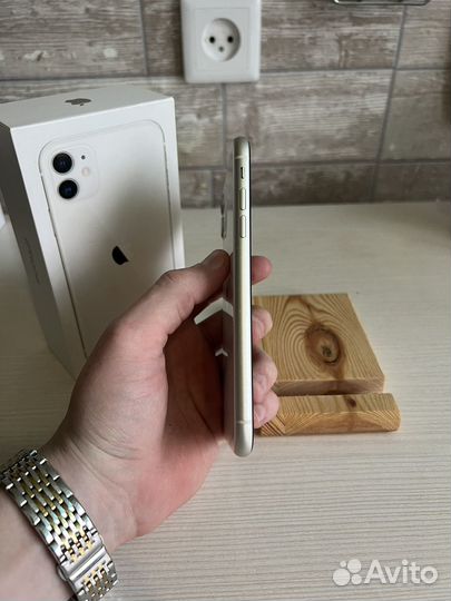iPhone 11, 64 ГБ
