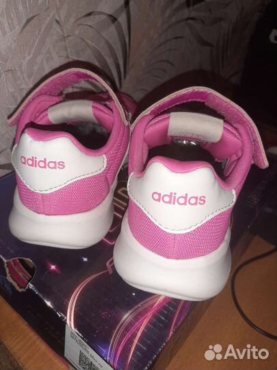 Кроссовки adidas 31р