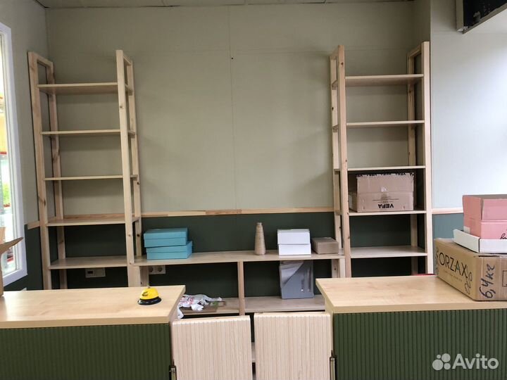 Стойка ресепшн и полки